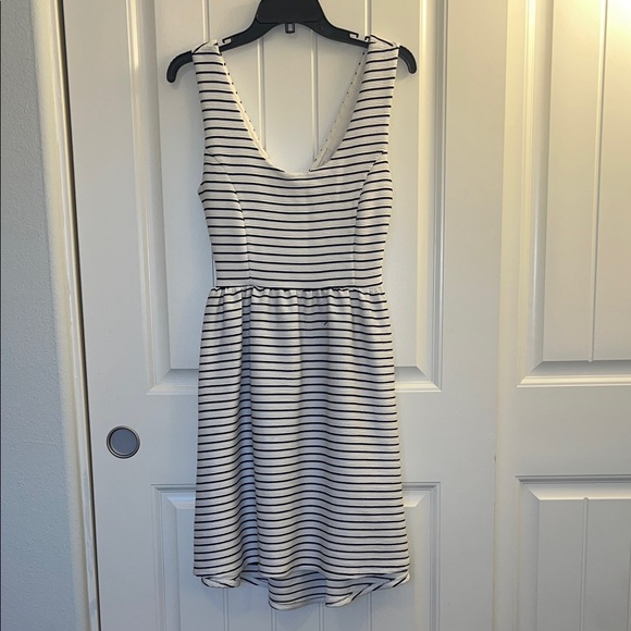 LC Lauren Conrad Dresses & Skirts - LC Lauren Conrad Black and White Striped Mini Dress